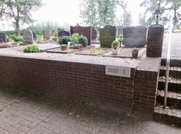 Oorlogsgraf Haarlemmerliede 2